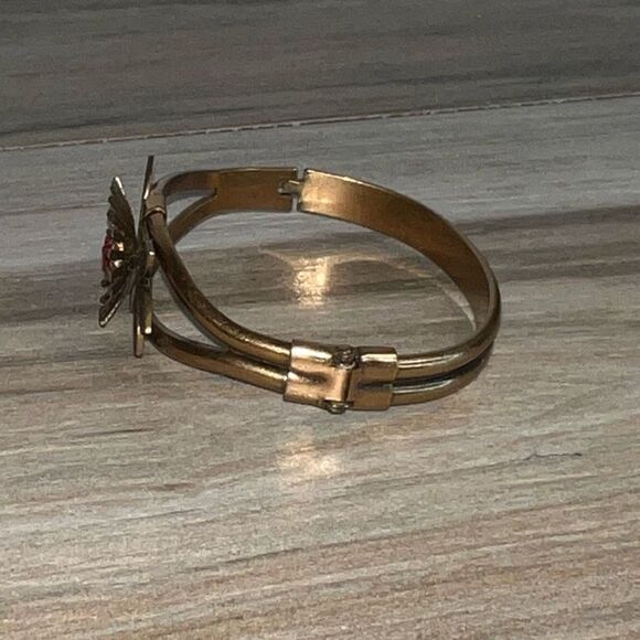 Floral Etched Clasp Bangle Bracelet Red Bead Brass Tone Classic Core Bohemian - Picture 4 of 6